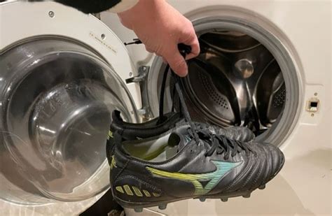 Voetbalschoenen in wasmachine: wel of niet slim.